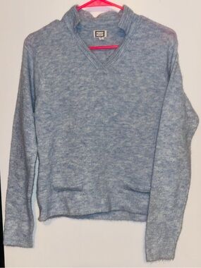 Cozy V-Neck Women's Sweater - Light Blue